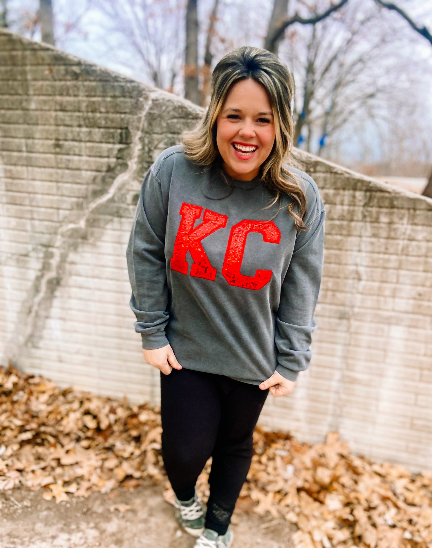 KC EMBROIDERED SEQUINS CREWNECK
