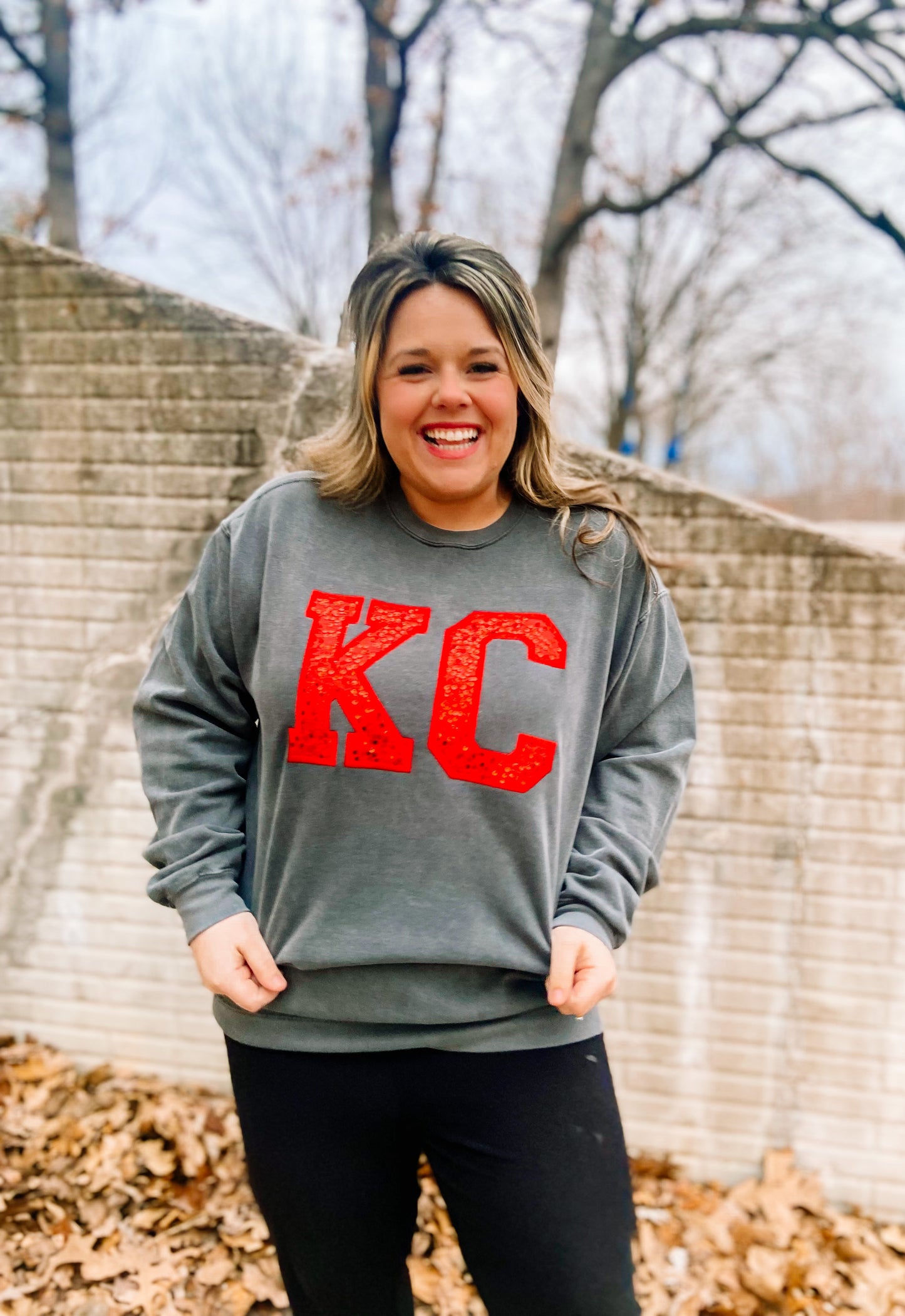 KC EMBROIDERED SEQUINS CREWNECK